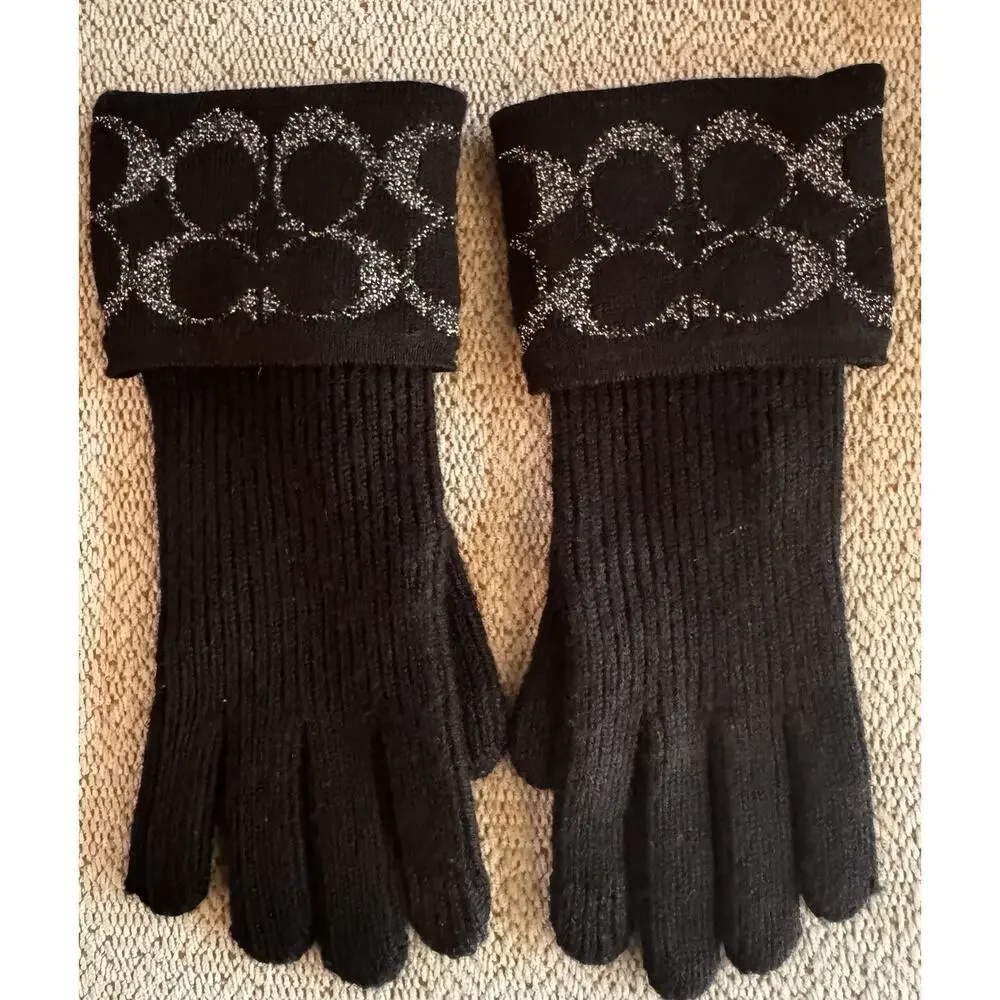 Coach Limited Edition Knit Logo Casual Glove Merino Wool Blend Black Touchscreen